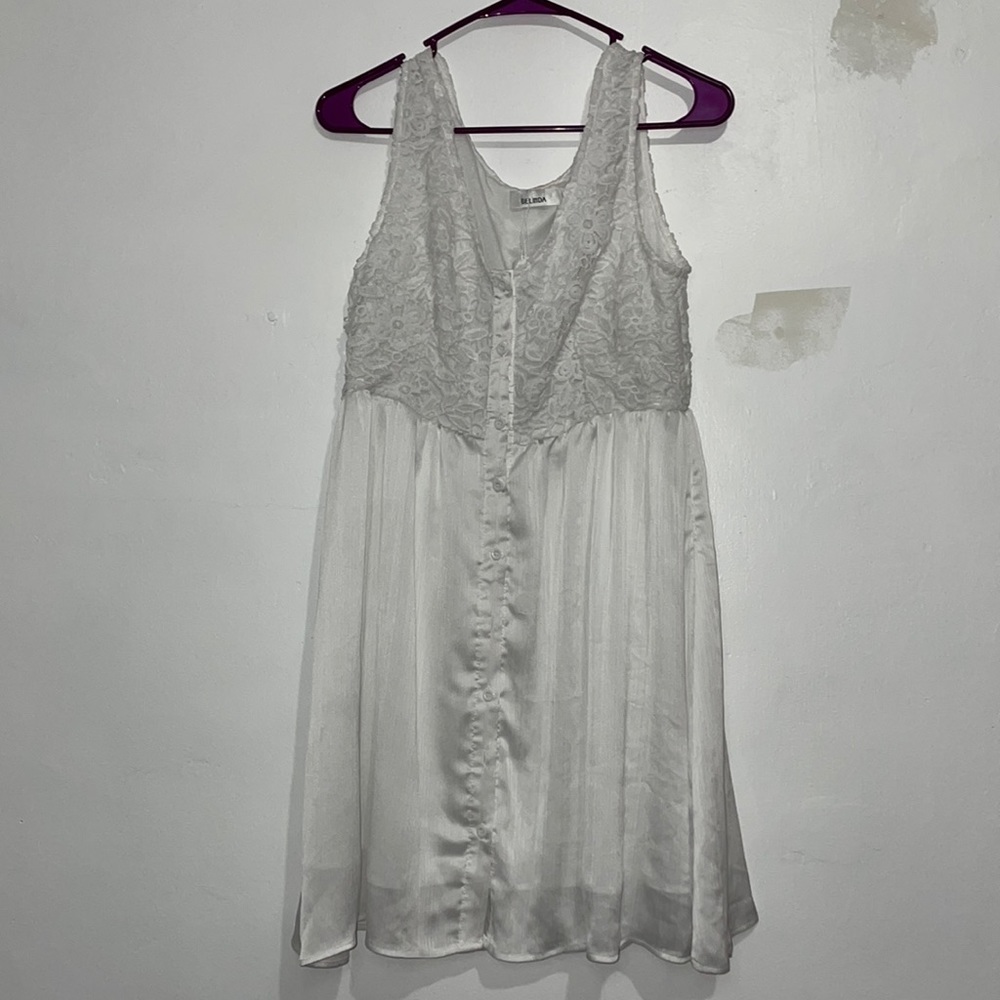 Size M Women's Belinda White Buttoned Dress Tags